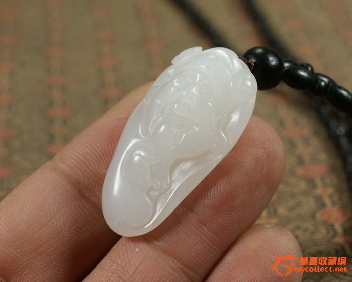 和田玉羊脂白玉财神挂件