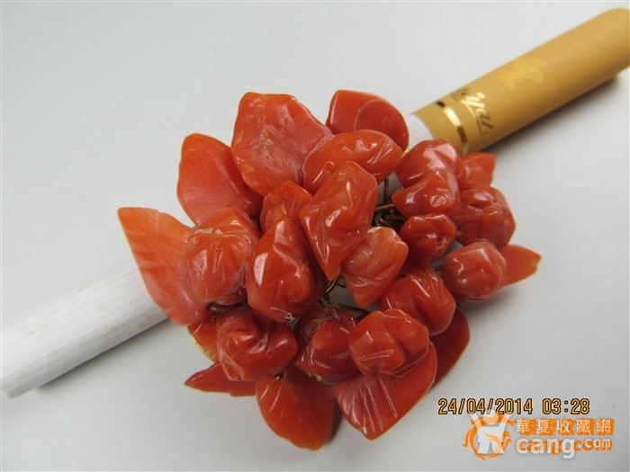 花团锦簇老红珊瑚雕刻胸针