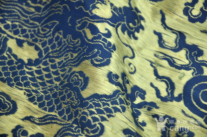 拍卖动态 详情页 拍品描述:  一件极珍贵的清代织锦御用龙衣,皇家宫廷