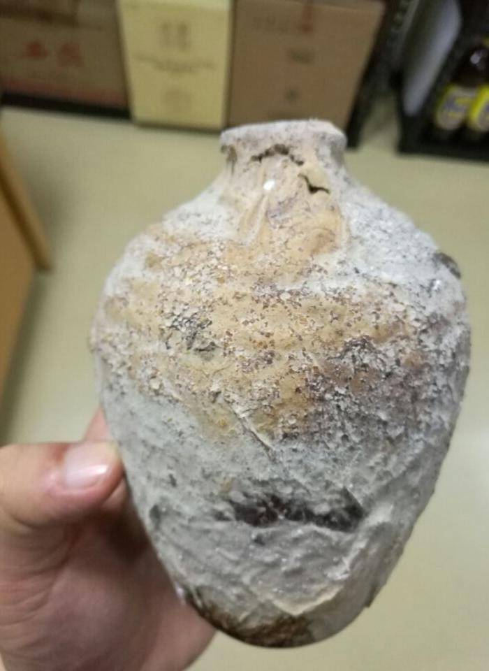 【八年洞藏老酒,贵州茅台镇53度纯粮酱香】编号11705图5