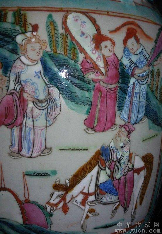 清代粉彩开光人物对瓶图5