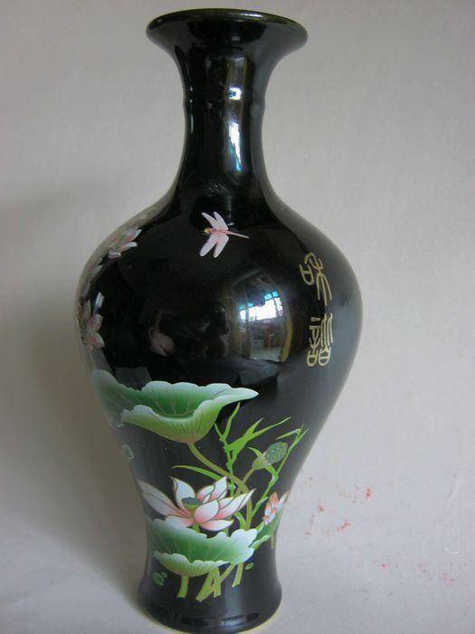 底款:大清乾隆.荷塘美景赏瓶图7