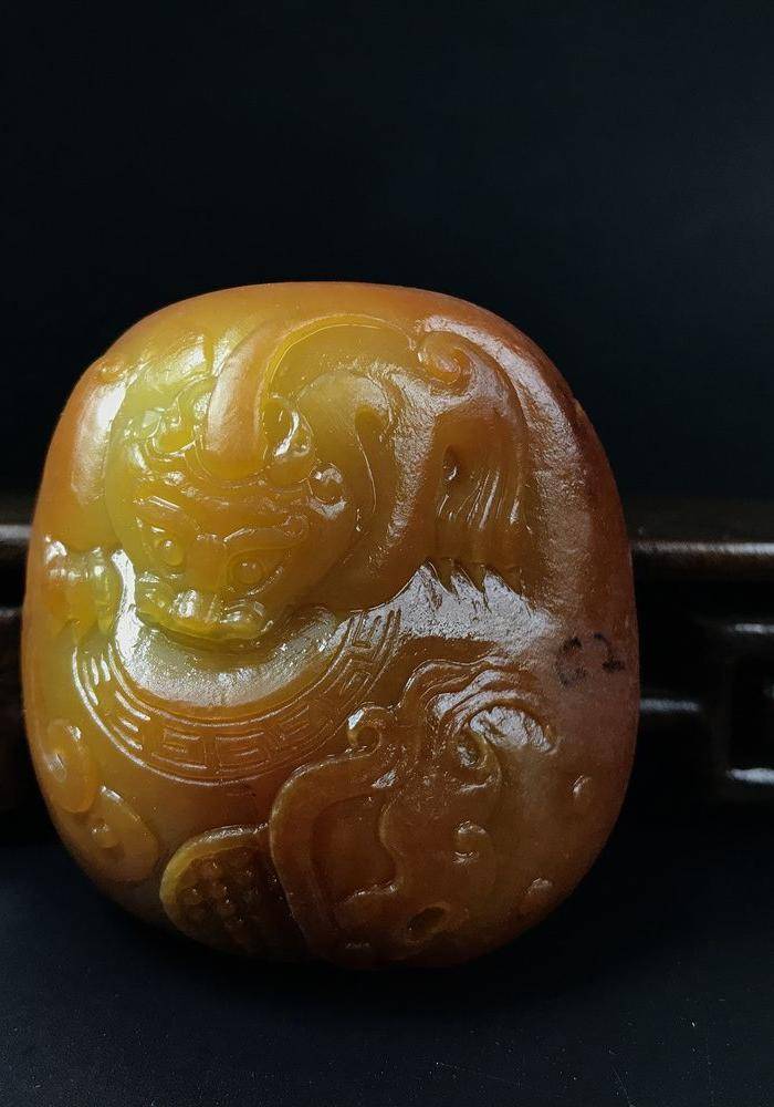 收藏级精品重器 天然和田玉籽料原皮府上有龙图1