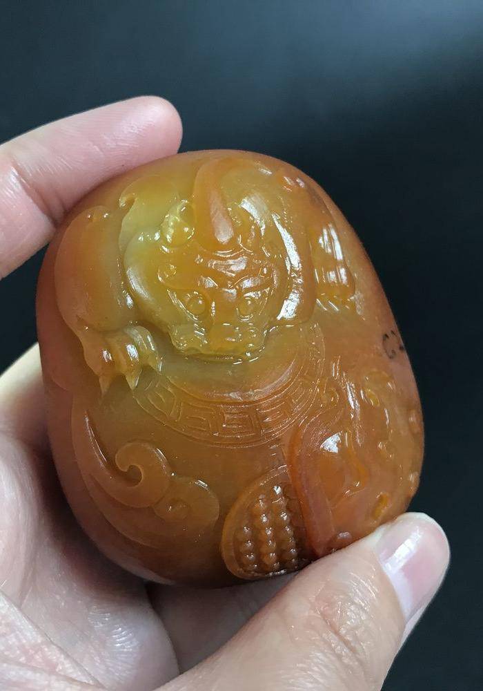 收藏级精品重器 天然和田玉籽料原皮府上有龙图5