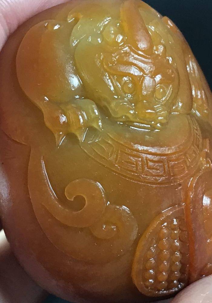 收藏级精品重器 天然和田玉籽料原皮府上有龙图6