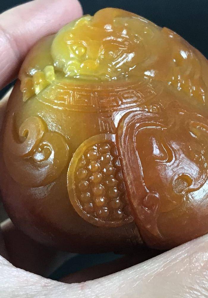 收藏级精品重器 天然和田玉籽料原皮府上有龙图7