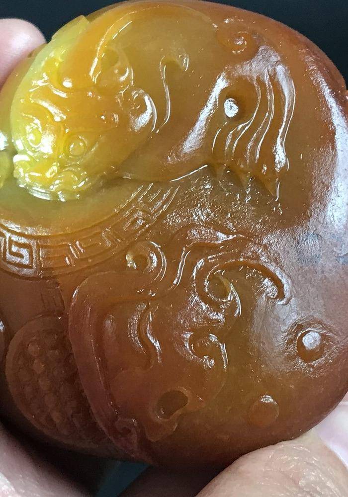收藏级精品重器 天然和田玉籽料原皮府上有龙图8