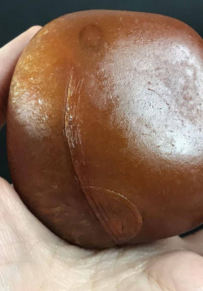 收藏级精品重器 天然和田玉籽料原皮府上有龙图9