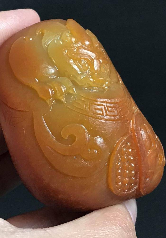 收藏级精品重器 天然和田玉籽料原皮府上有龙图11
