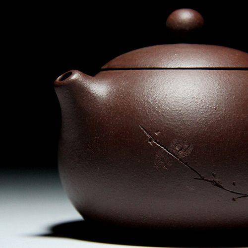 于峰老紫泥刻画倒把西施壶图2