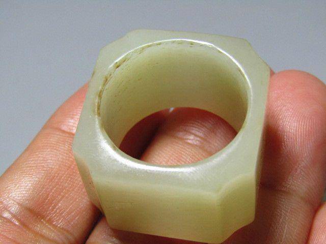 和田玉扳指包浆熟润 沁色自然图10