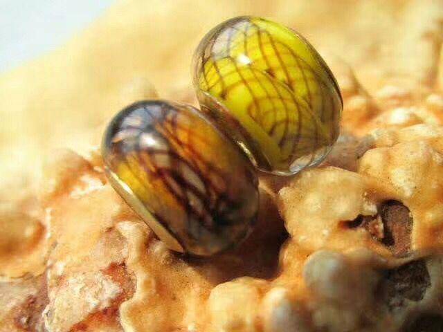 铜胎骨 网格纹 琉璃配珠对 甚图3
