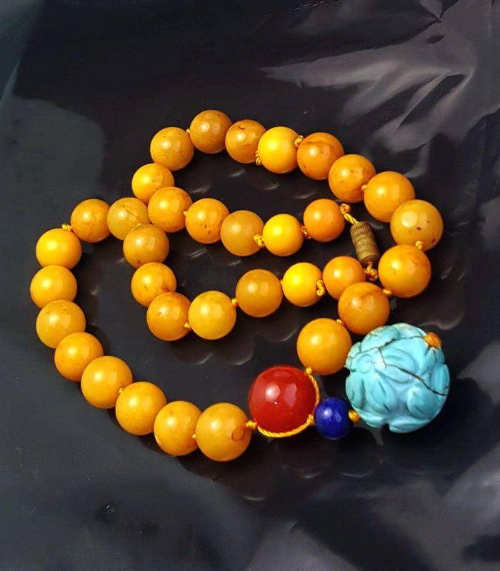 精品 40.98克鸡油黄老蜜蜡项链图2