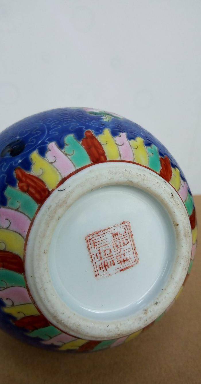 晚清:扎道兰地粉彩花卉長颈瓶图6