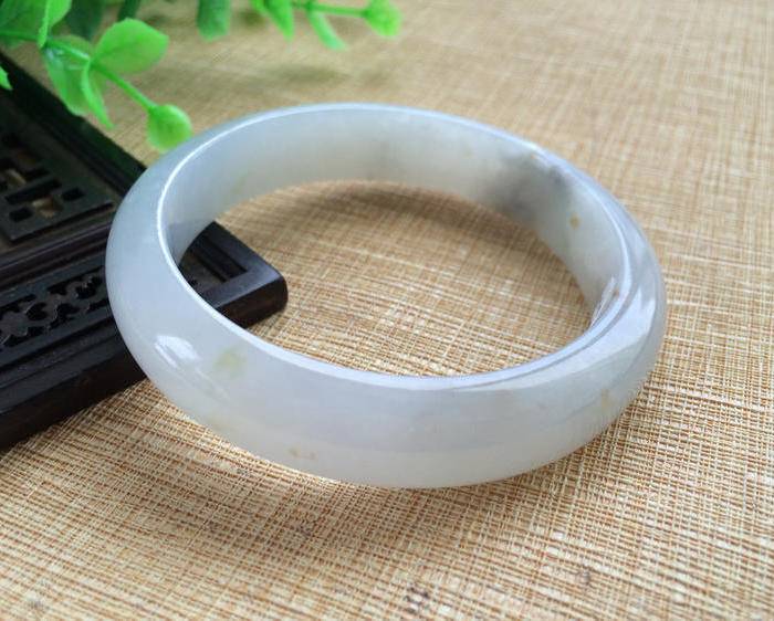 天然A货翡翠无裂飘浅绿手镯55.5圈 W871图5