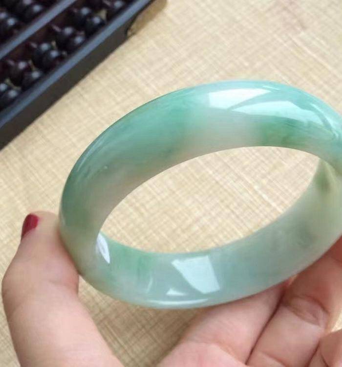 天然A货翡翠无纹裂飘绿手镯58圈 2541图5