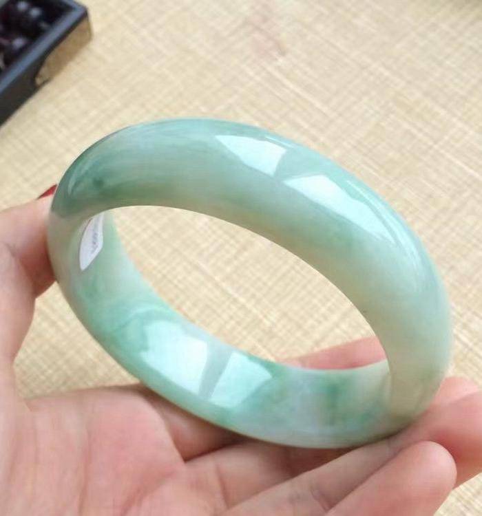天然A货翡翠无纹裂飘绿手镯58圈 2541图6