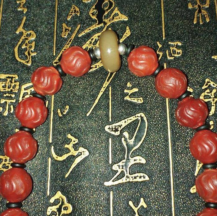 有些年份红玛瑙水波纹珠子配和田玉顶珠十八子手持图2