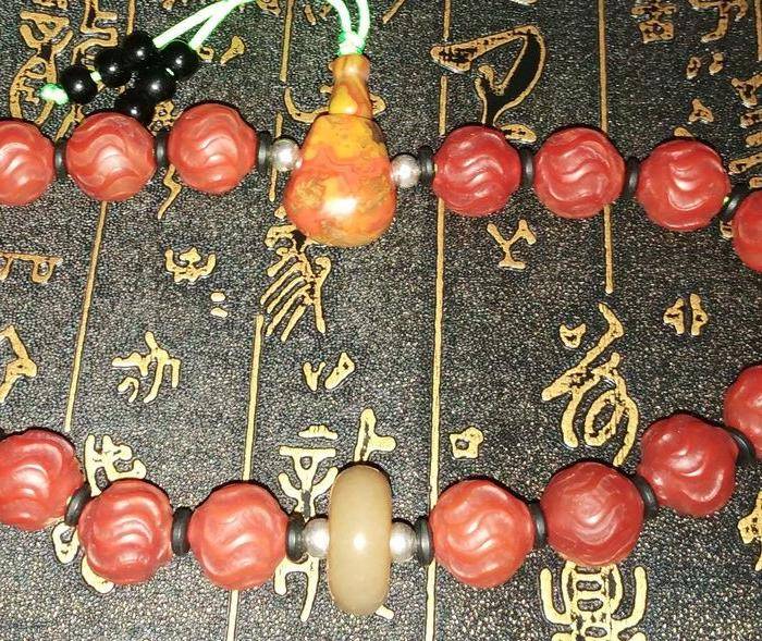 有些年份红玛瑙水波纹珠子配和田玉顶珠十八子手持图4