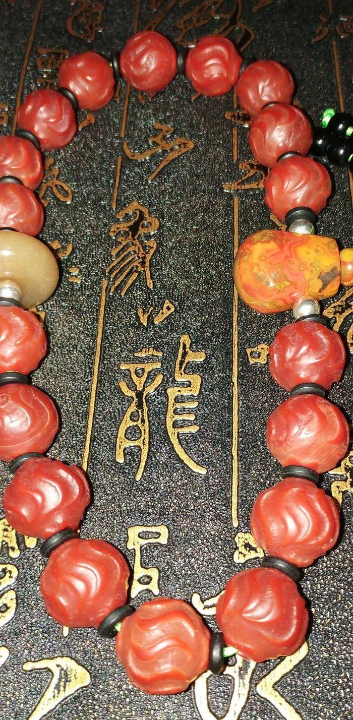 有些年份红玛瑙水波纹珠子配和田玉顶珠十八子手持图5