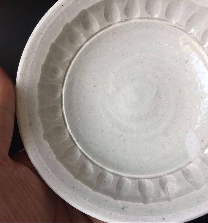极美品青白釉菊瓣纹洗子图3