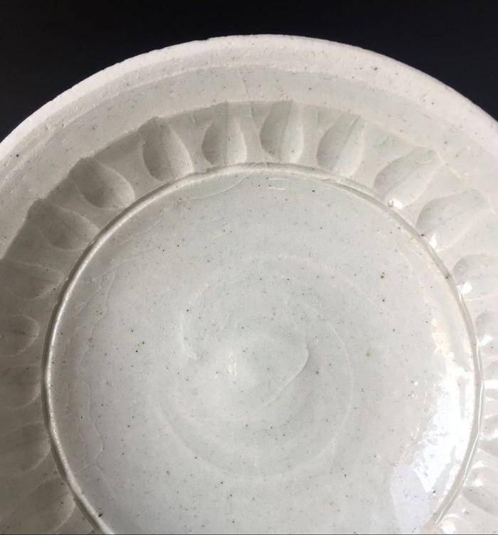 极美品青白釉菊瓣纹洗子图5