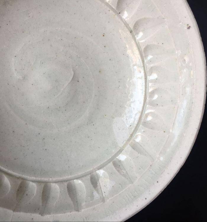 极美品青白釉菊瓣纹洗子图4