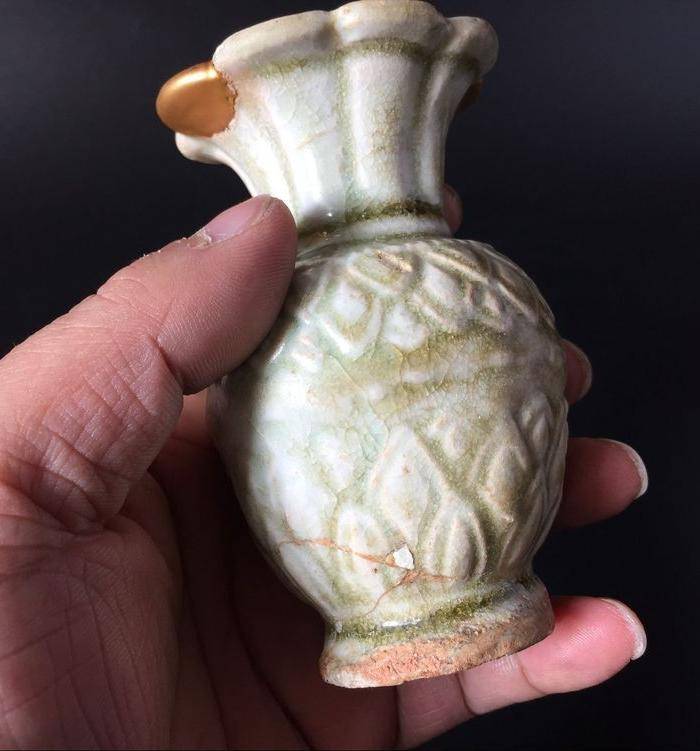 湖田窑 莲瓣纹花口赏瓶图4