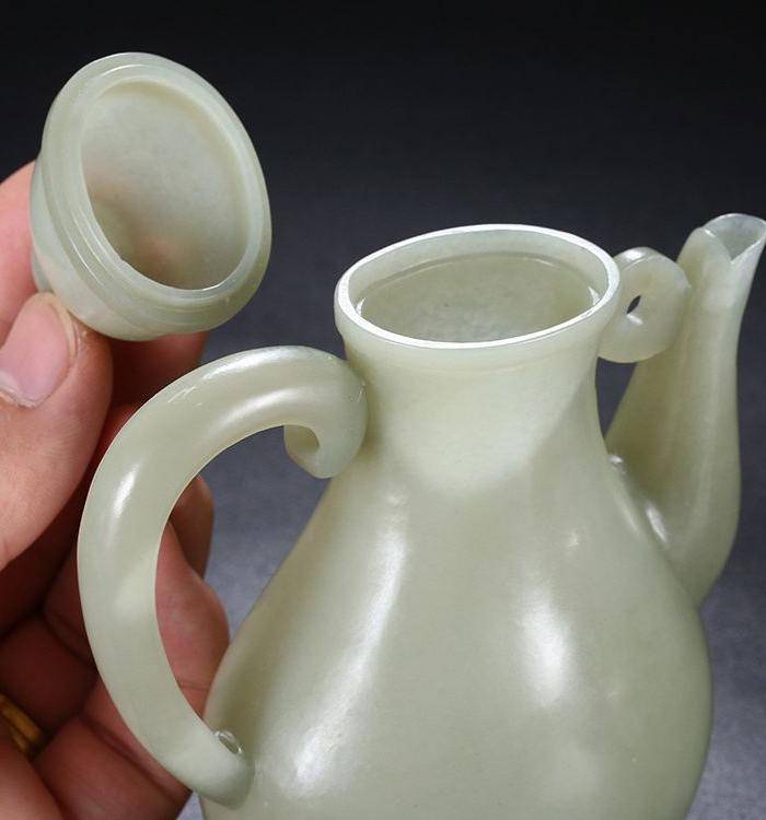 和田玉 青白玉 山料玉壶 黄铭大师作品 一片冰心图4