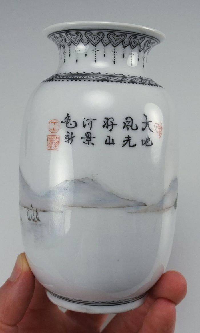 民国 细路粉彩 乾隆年制款灯笼瓶图4
