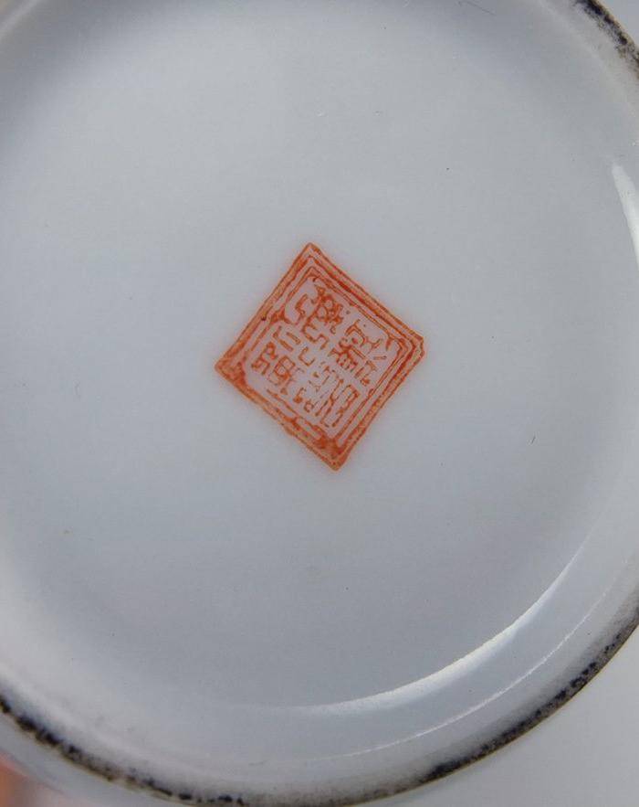 民国 细路粉彩 乾隆年制款灯笼瓶图9