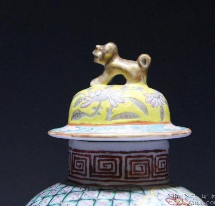 黄地粉彩描金双龙瓶图5