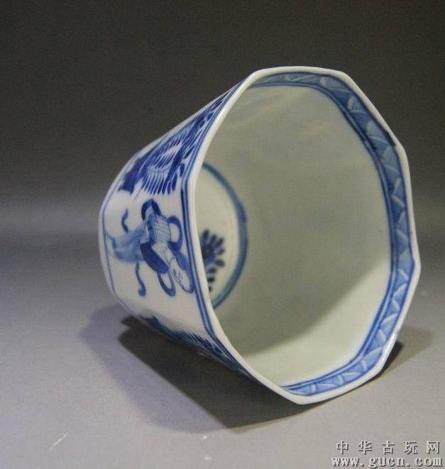 清朝青花仕女八方杯图5
