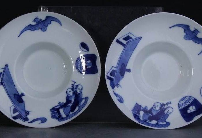 清中期青花人物托盘一对图2