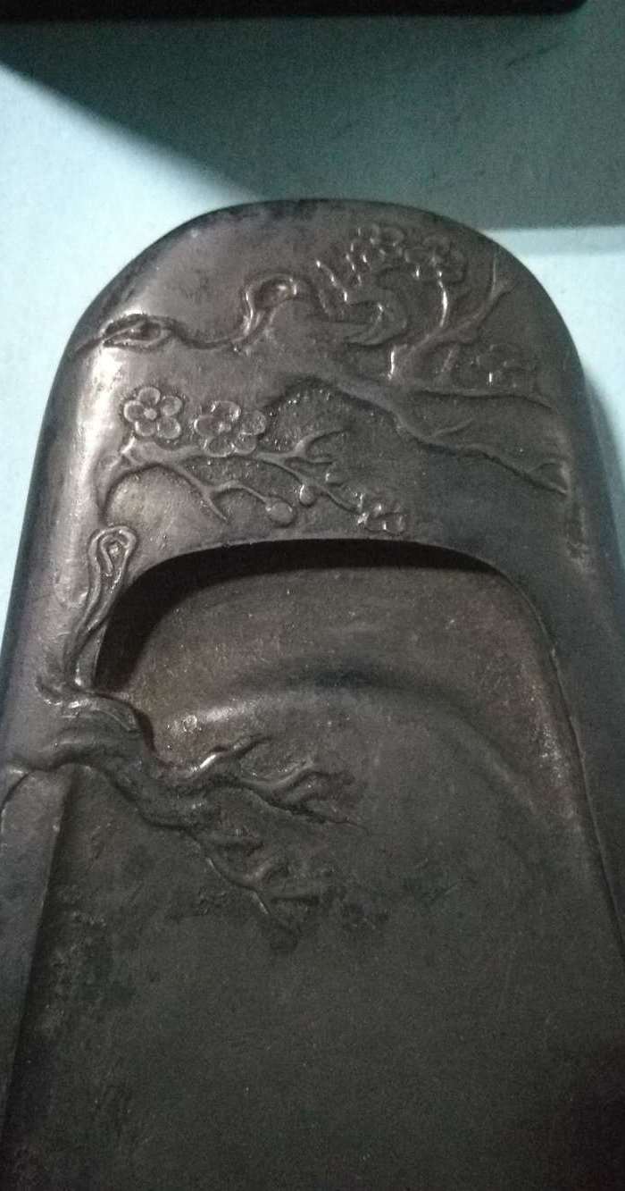 清代随型雕梅花歙砚图2