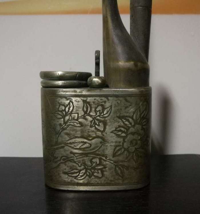 晚清白铜刻花水烟袋图2
