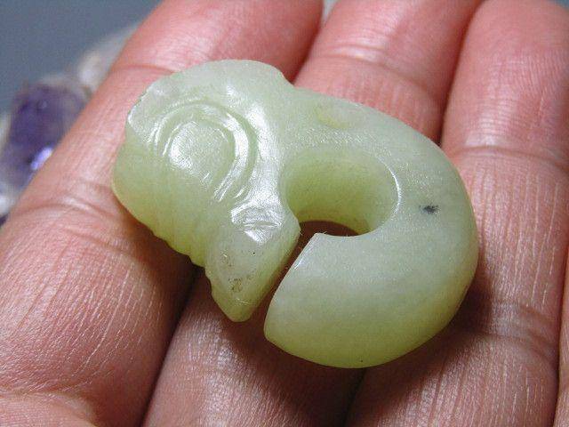 和田玉 猪龙 挂件 包浆熟润图6
