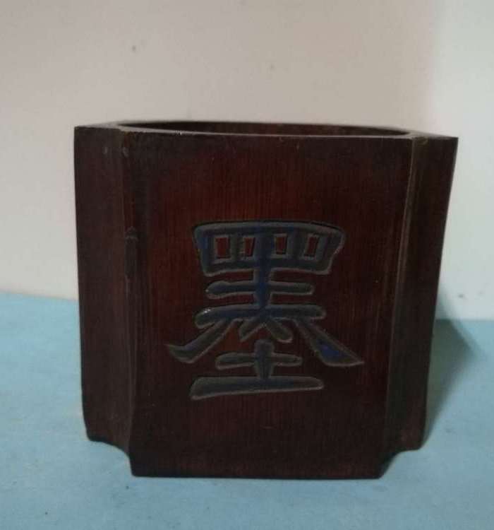 清代竹雕四方倭角笔筒图5