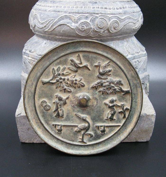 宋代花鸟人物纹铜镜图4