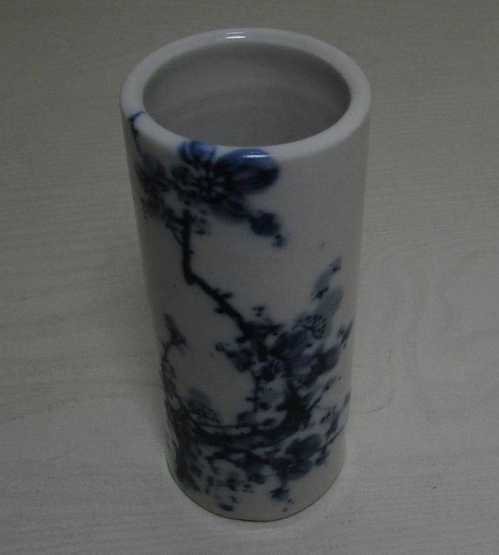 民国青花梅花纹小笔筒图2