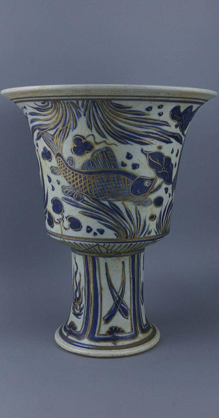 大元国至正八年青花描金鱼纹高足杯图3