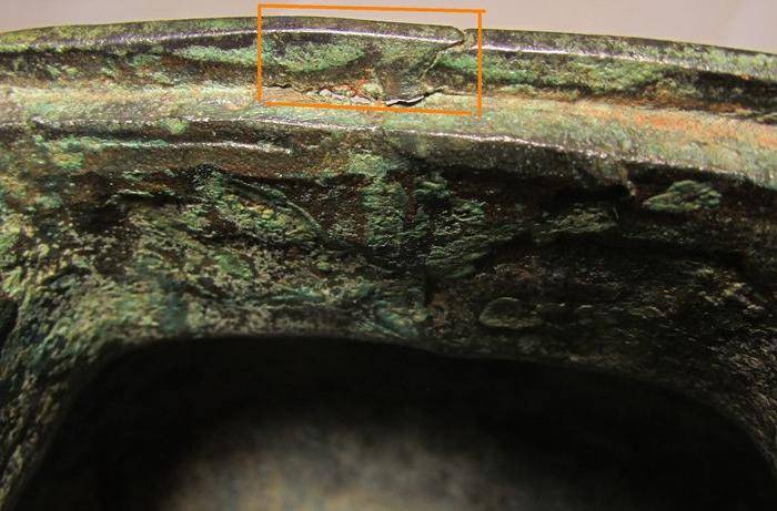 老铜錾刻人物故事狮钮天鸡图9