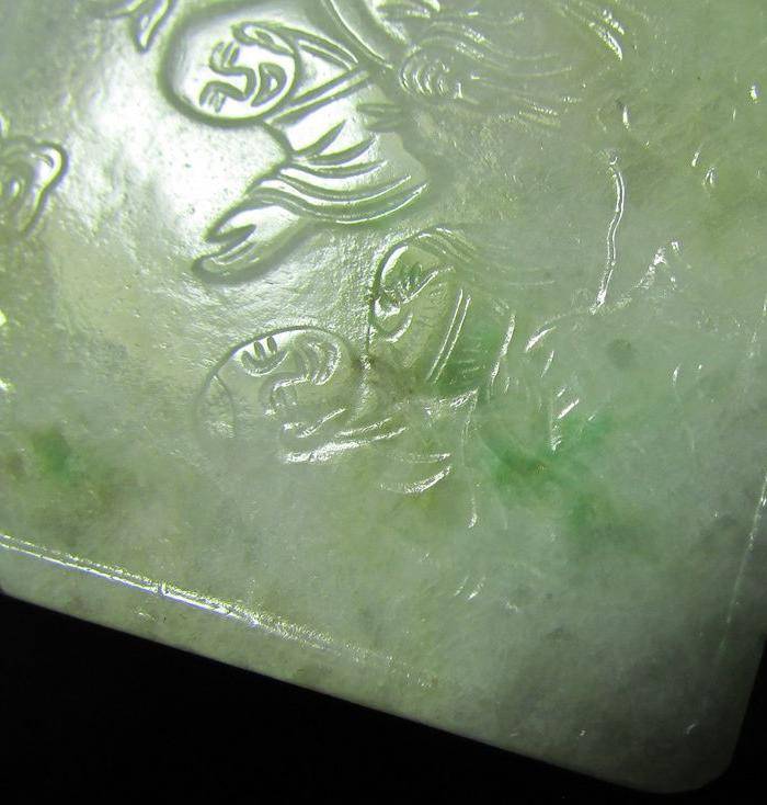 清代老坑翡翠人物子刚牌图8