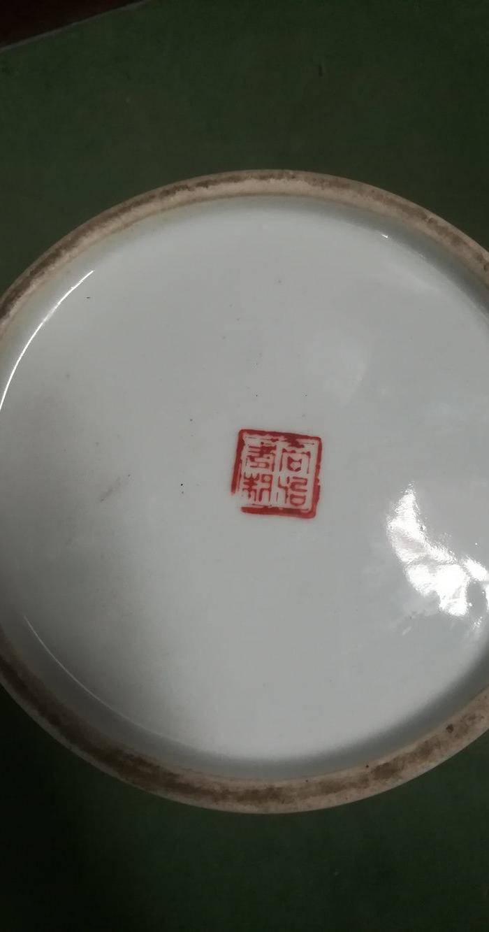 粉彩人物提梁壶图4