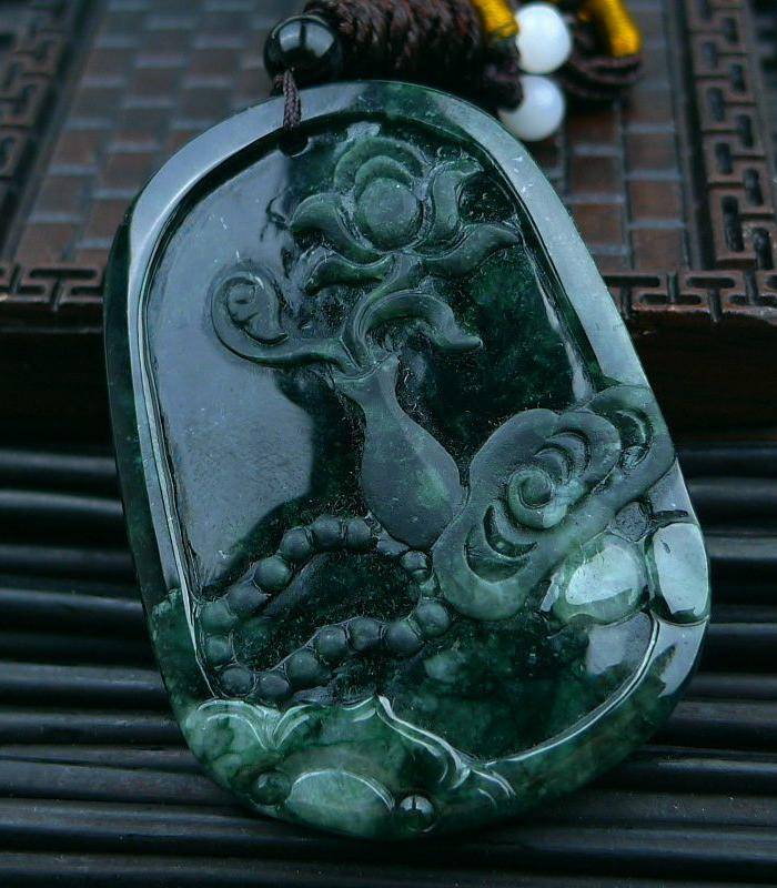 冰润墨翠菩萨吊坠图3