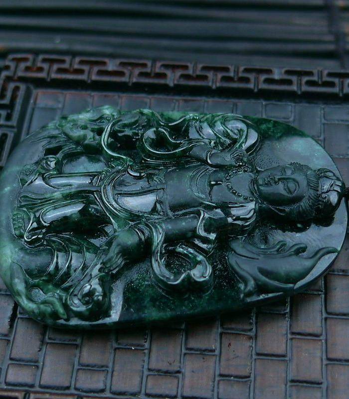 冰润墨翠菩萨吊坠图5