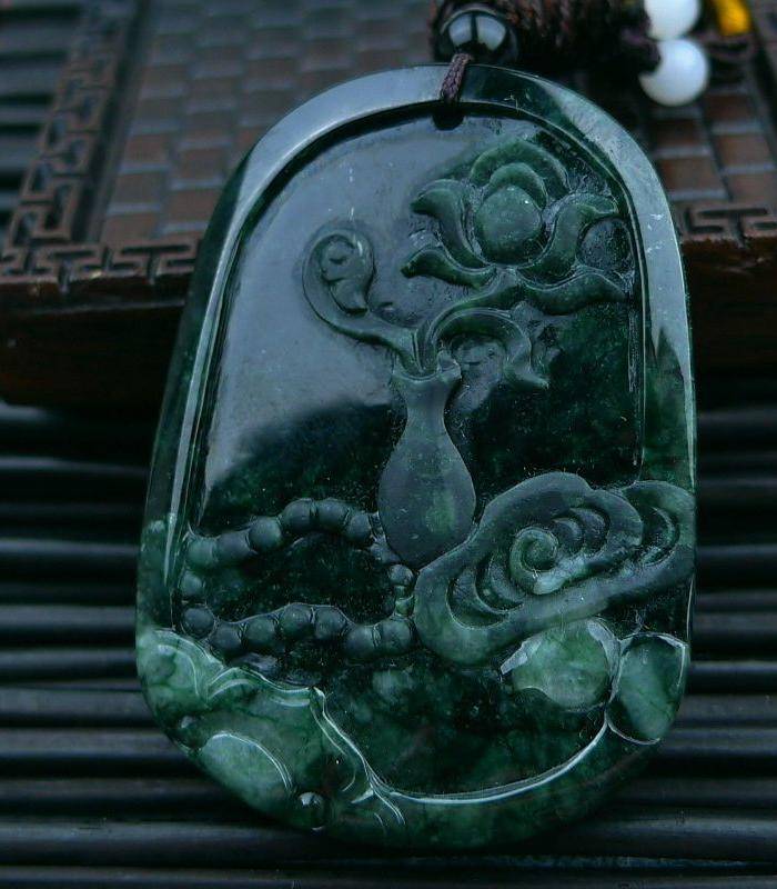 冰润墨翠菩萨吊坠图9