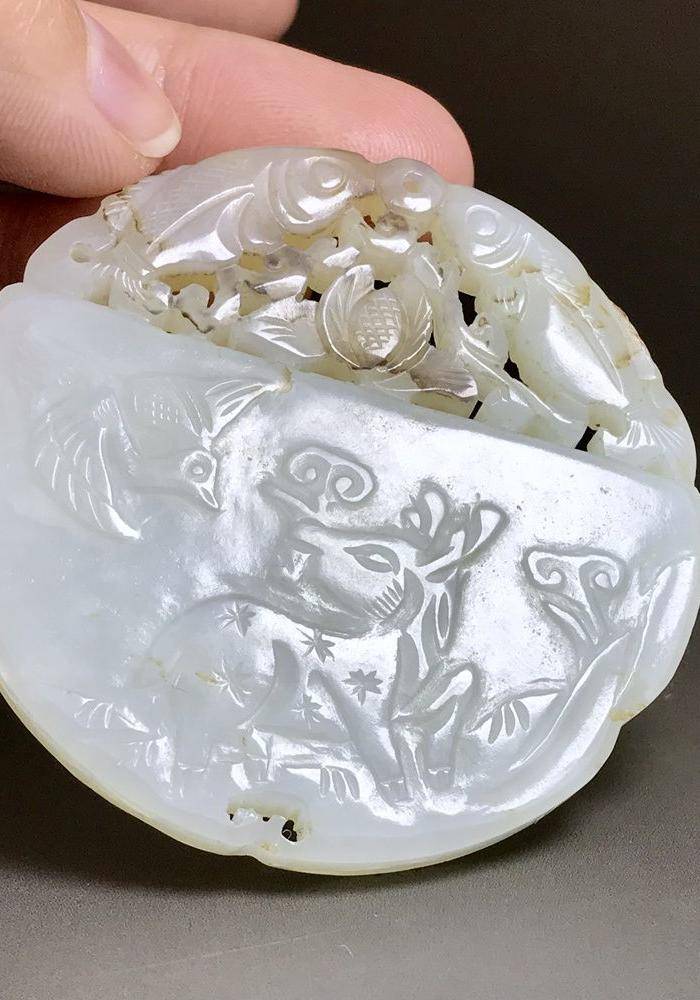 精品 清代老和田白玉鹤鹿同春圆牌一件图3