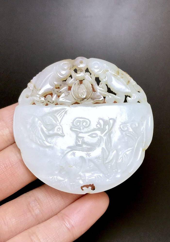 精品 清代老和田白玉鹤鹿同春圆牌一件图7