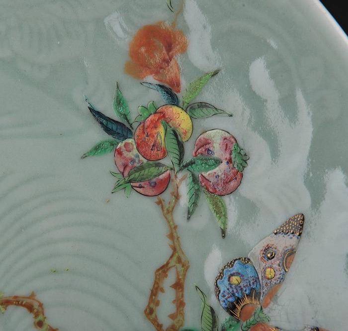 欧美回流 精美豆青釉粉彩花鸟纹刻花大盘图5